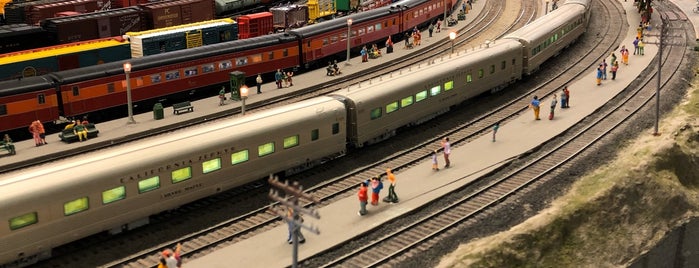 Clarendon Park Model Railroad is one of Past Open House Locations.