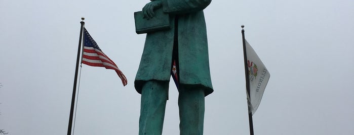 Jose Rizal Statue is one of Tempat yang Disimpan Stacy.