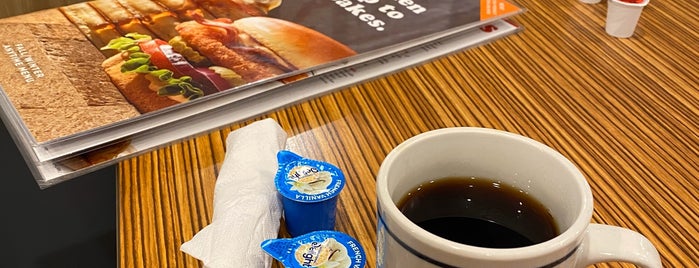 IHOP is one of Sarahさんのお気に入りスポット.