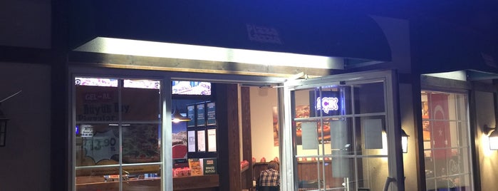 Pizza Lazza Örnek is one of สถานที่ที่ Gulden ถูกใจ.