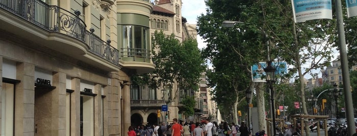 Passeig de Gràcia is one of Barcelona Essentials.