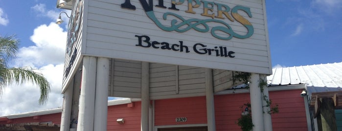 Nippers Beach Grille is one of สถานที่ที่ LaTresa ถูกใจ.