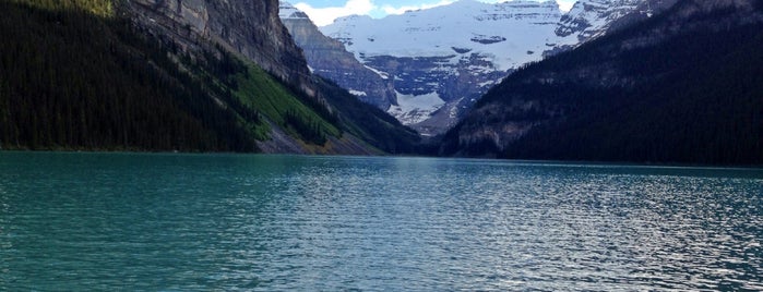 The Fairmont Chateau Lake Louise is one of Orte, die Simon gefallen.