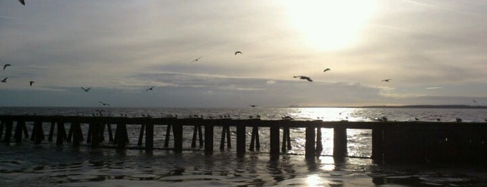 Southwold Harbour is one of Orte, die James gefallen.