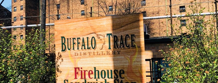 Buffalo Trace Firehouse Sandwich Shop (Firehouse Cafe) is one of Lieux qui ont plu à Lizzie.