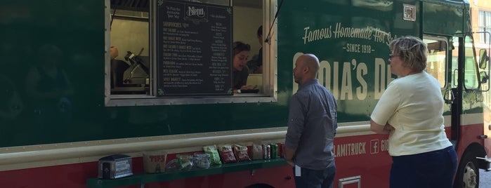 Gioia's Food Truck is one of Lugares favoritos de Anthony.