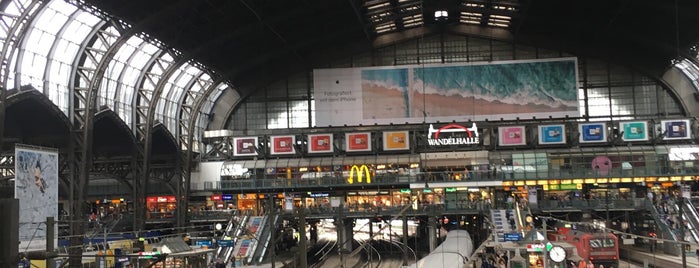 Hamburg Hauptbahnhof is one of Lieux qui ont plu à Tim Maurice.