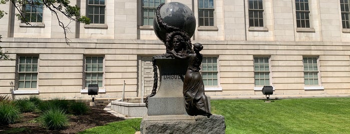 The Daguerre Monument is one of 🇺🇸 Washington, DC.