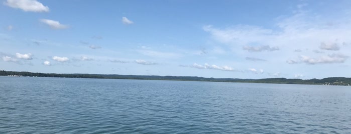 South Lake Leelanau is one of Lugares favoritos de Trent.