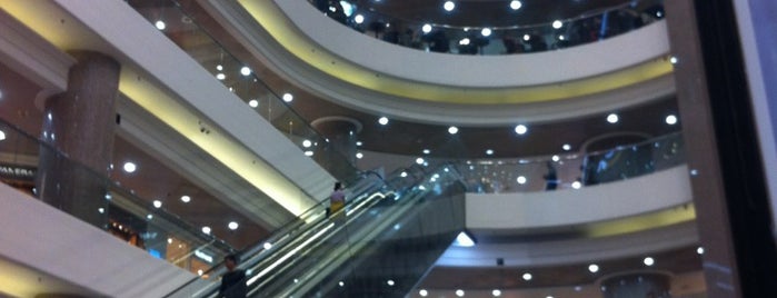 香港銅鑼灣タイムズ・スクエア is one of Shopping HK.