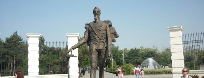 Statuia Alexandru Ioan Cuza is one of Sunny@Bukarest.