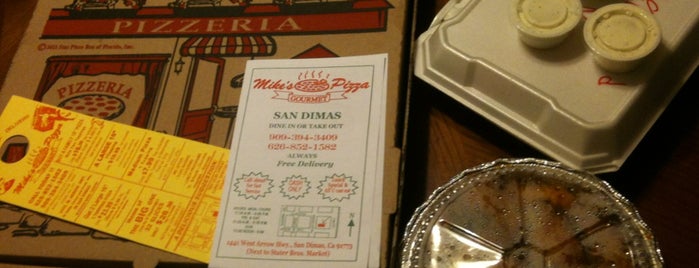 Mikes Pizza is one of Tempat yang Disukai Jose.
