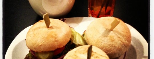 Ellis Gourmet Burger is one of Amelさんのお気に入りスポット.
