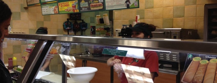 Subway is one of Lugares favoritos de Dan.