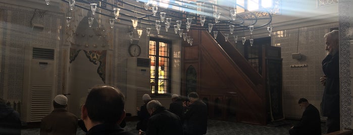 Kazdal Camii is one of Posti che sono piaciuti a Hakan.