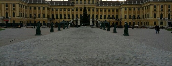 Castel Schönbrunn is one of le baroque.