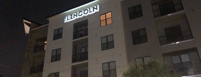 The Lincoln Apartments is one of Tempat yang Disukai Mike.