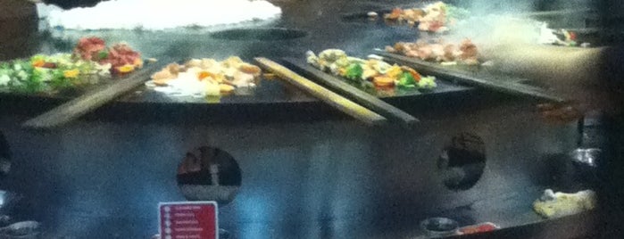 Genghis Grill is one of สถานที่ที่ Genina ถูกใจ.