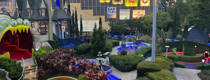 Hollywood Drive-In Golf is one of Mini Golf.
