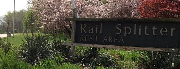 Rail Splitter Rest Area - Southbound is one of Tempat yang Disukai Delyn.