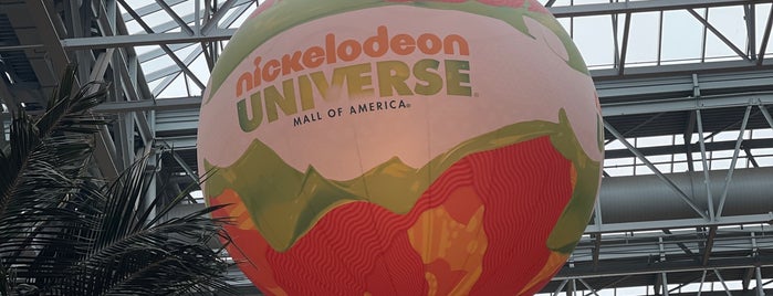 Nickelodeon Universe® is one of สถานที่ที่ Josh ถูกใจ.