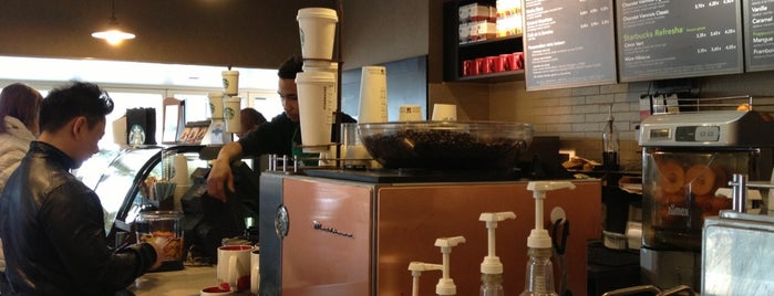 Starbucks is one of Posti che sono piaciuti a Rômulo.