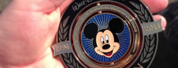 Walt Disney World Marathon is one of Locais curtidos por Mona.