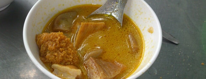 Phá lấu Bà Hạt is one of Eat district 10.