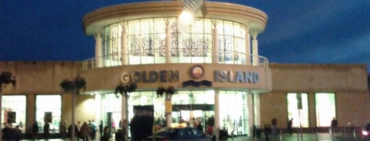 Golden Island Shopping Centre is one of Lugares favoritos de Priscila.