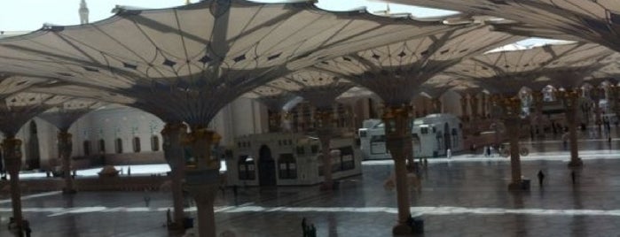 Al-Masjid an-Nabawi is one of Where, When & Who List 2!.