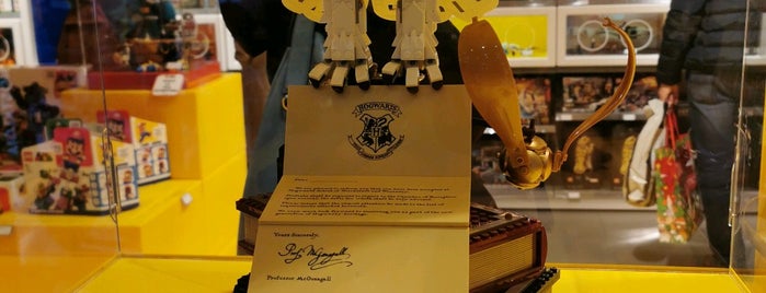 LEGO Certified Store is one of Tempat yang Disukai 🍒Lü🍒.