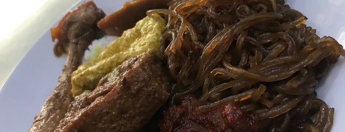 Nasi Campur Pojok Tambak Bayan is one of Kuliner Jakarta.