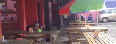 R'THREE POOL n CAFE is one of Banjarmasin.