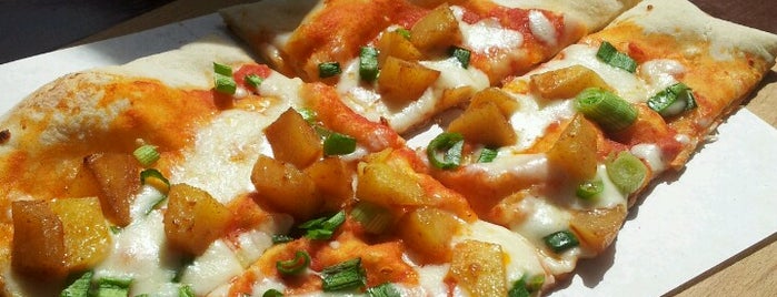 Solo Pizza e Pasta is one of Isis 님이 저장한 장소.