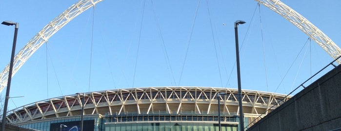 Wembley Stadium is one of Posti che sono piaciuti a Mike.