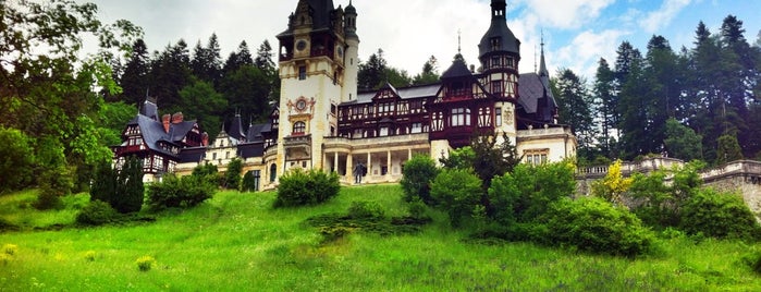 Castelul Peleș is one of Places to visit.