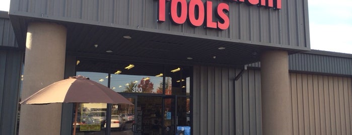 Harbor Freight Tools is one of Lugares favoritos de Dennis.