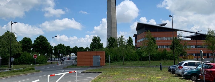 Aéroport de Vatry is one of Airports.