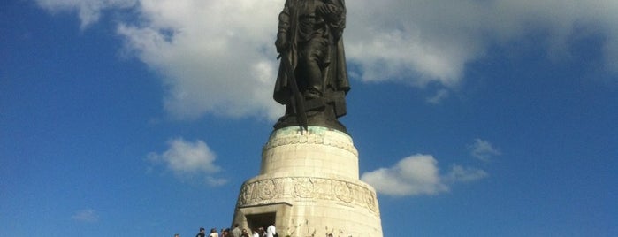 Monumento de Guerra Soviético en Treptower Park is one of Berlin for San Franciscans.