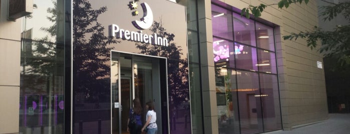 Premier Inn London Stratford is one of Locais curtidos por Plwm.