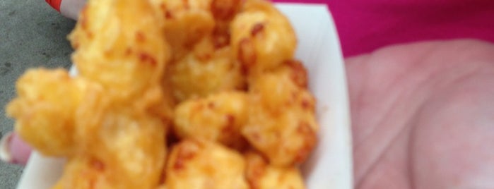 Mouth Trap Cheese Curds is one of Louis'in Beğendiği Mekanlar.