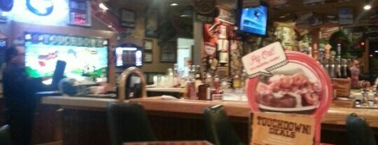 Applebee's Grill + Bar is one of สถานที่ที่ Robert ถูกใจ.