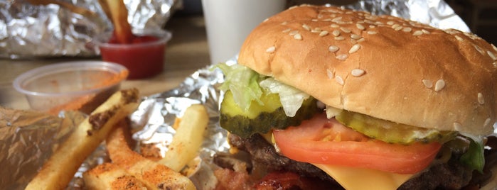 Five Guys is one of Joannaさんのお気に入りスポット.