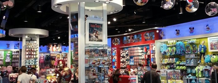 Disney Store is one of Catherine'nin Beğendiği Mekanlar.