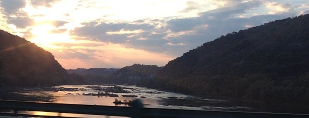 Shenandoah River is one of J 님이 좋아한 장소.
