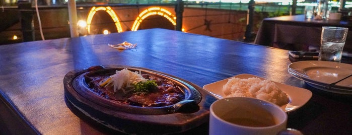De Rode Leeuw Steak Resto is one of Lugares favoritos de Takafumi.
