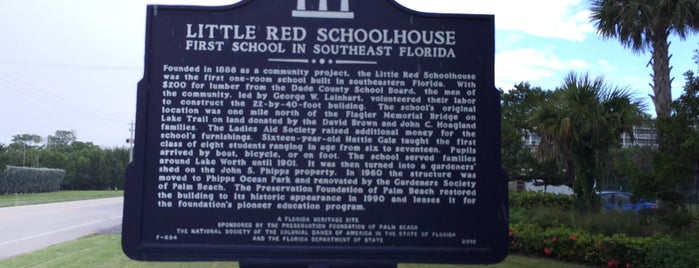 Little Red Schoolhouse is one of Lugares favoritos de Lizzie.