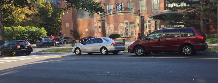 Boston Latin School is one of Lugares guardados de Kimmie.