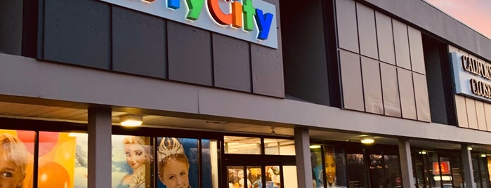 Party City is one of Benjamin’s Liked Places.