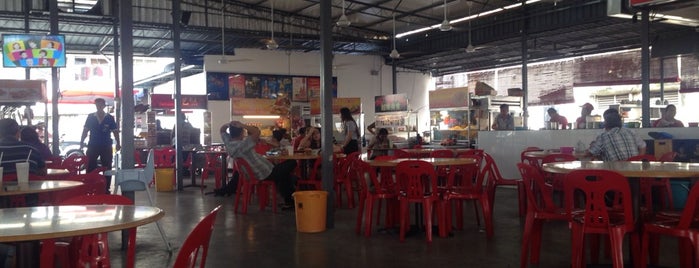 新时代 Food Court Centre is one of สถานที่ที่บันทึกไว้ของ Charlie.